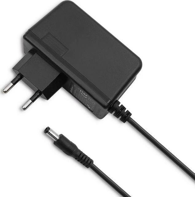 Juodas Qoltec maitinimo adapteris su 5,5x2,5 mm jungtimi