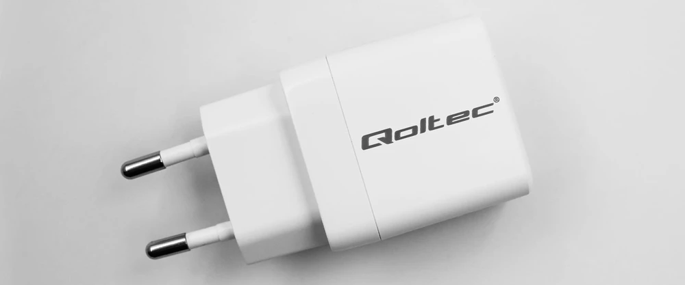 Adapteris Įkroviklis tinklo 20w gan 5-20v 1.5-3a 1 x usb-c pd usb qc 3.0 baltas Qoltec