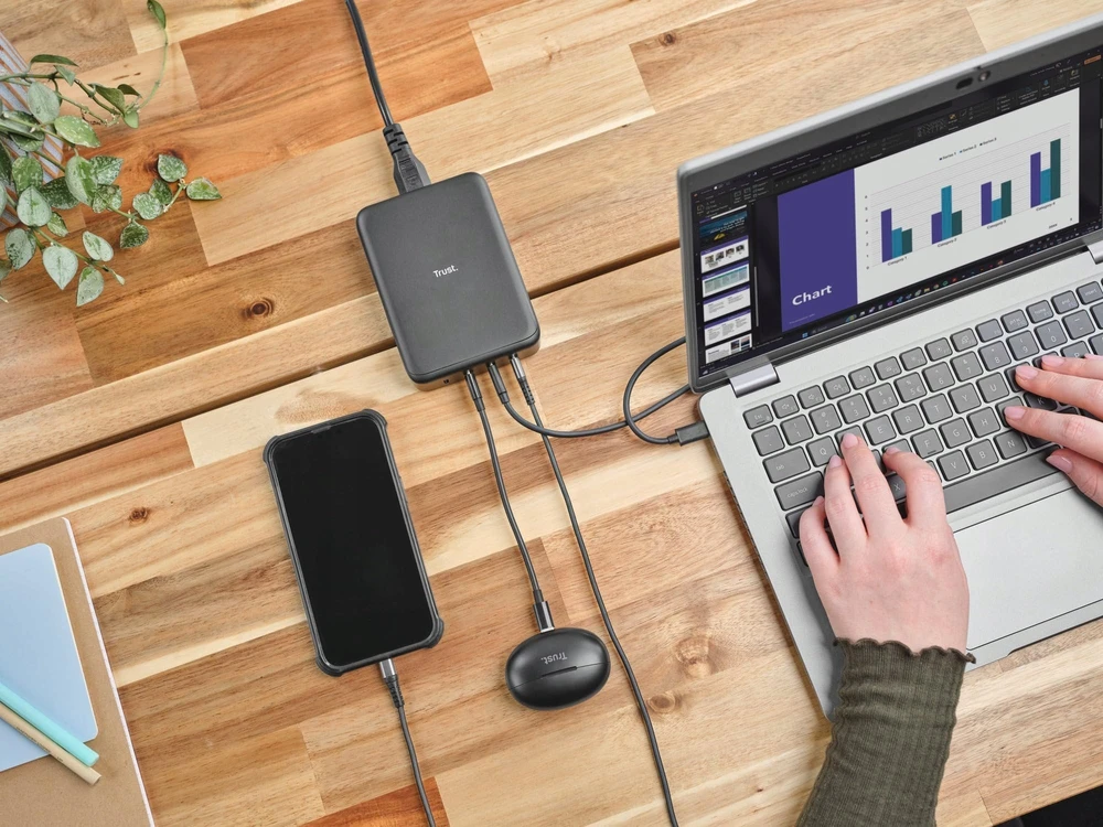 Trust Maxo - 240W GaN 4-port USB-C desk charger, juodas