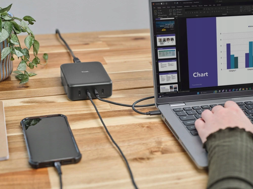 Trust Maxo - 240W GaN 4-port USB-C desk charger, juodas