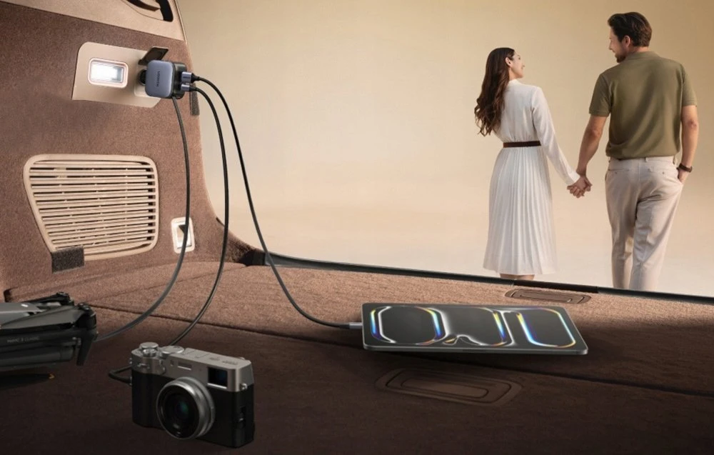 UGREEN 3‑in‑1 90 W automobilinis įkroviklis su 60 W ištraukiamu USB‑C laidu, 3x USB jungtys