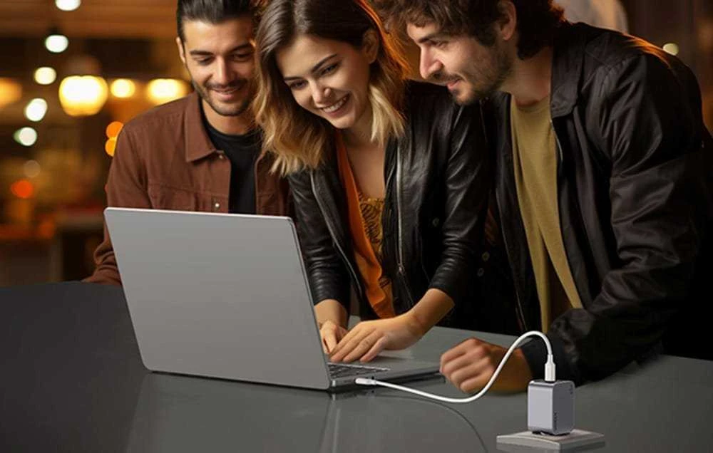 UGREEN „Nexode Pro“ 65W 3 prievadų GaN mini greitasis įkroviklis
