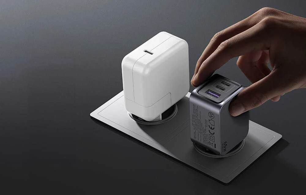 UGREEN „Nexode Pro“ 65W 3 prievadų GaN mini greitasis įkroviklis