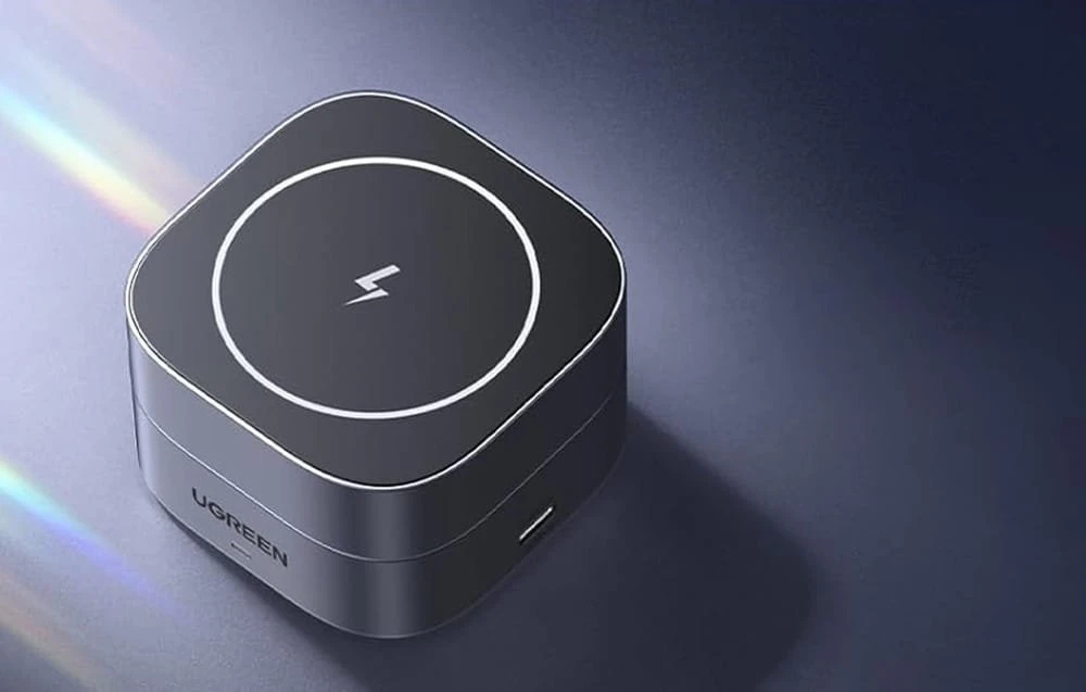 Ugreen W526 3in1 MagSafe / Qi indukcinis telefono / ausinių įkroviklis su USB-C prievadu - juodos spalvos