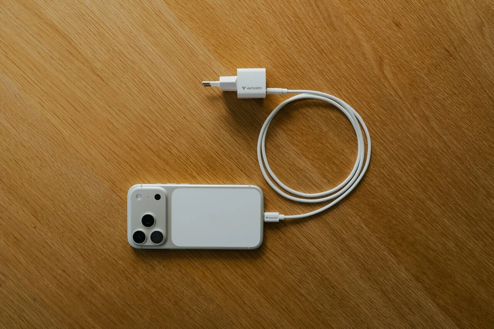 Verbatim, Įkroviklis Mini GaN su kablem 1 x USB-C, balta, 20 W, Power Delivery 3.0