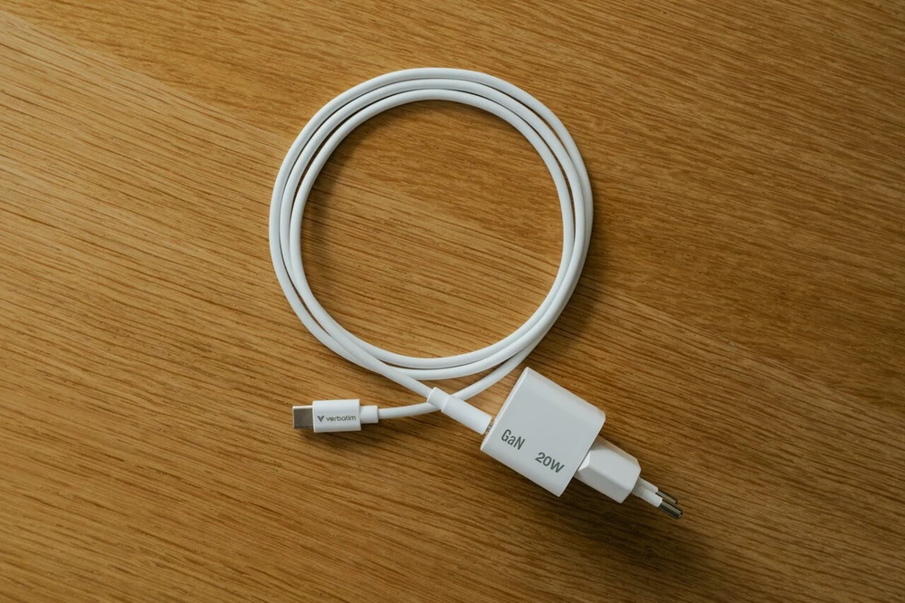 Verbatim, Įkroviklis Mini GaN su kablem 1 x USB-C, balta, 20 W, Power Delivery 3.0