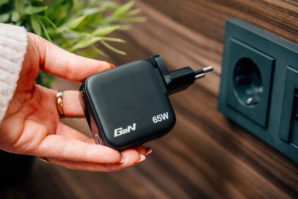 Verbatim Mini GaN mains charger 65W 2xUSB-C PD/1x USB-A QC EU/UK/USA adapter juodos spalvos 30238