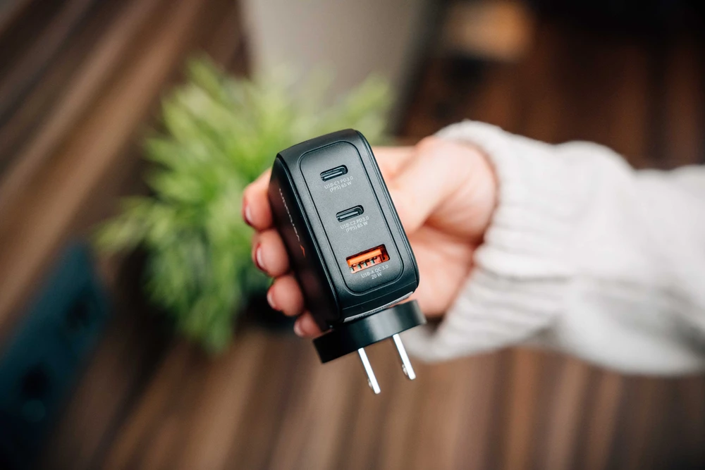 Verbatim Mini GaN mains charger 65W 2xUSB-C PD/1x USB-A QC EU/UK/USA adapter juodos spalvos 30238