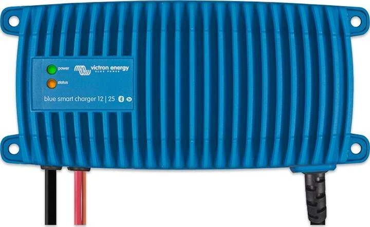 Mėlyna Victron Energy Mėlyna Smart IP65s įkroviklis 12/4(1) 230V CEE 7/17 Ret BPC120433064R