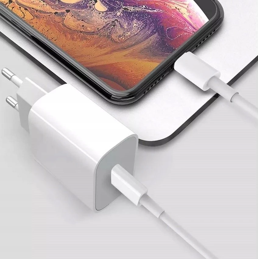 XO sieninis įkroviklis CE25 PD 25W 1x USB-C baltas + laidas USB-C – Lightning