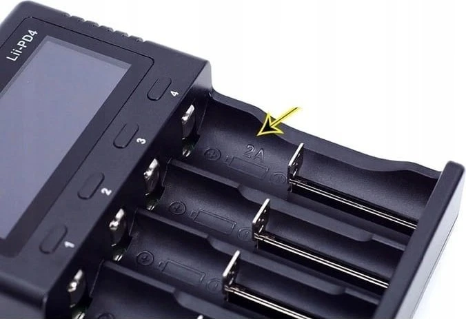 Įkroviklis Xtar 4 x Ni-MH i 1,5V Li-ion AA/AAA kroviklis do akumulatorów L4