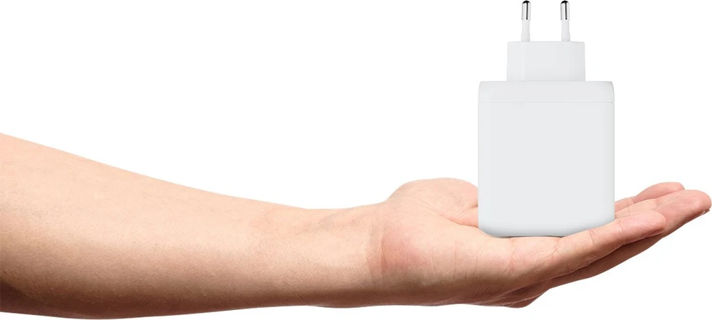 Įkroviklis Xtorm GaN2 1x USB-A 2x USB-C 100 W (XEC100)