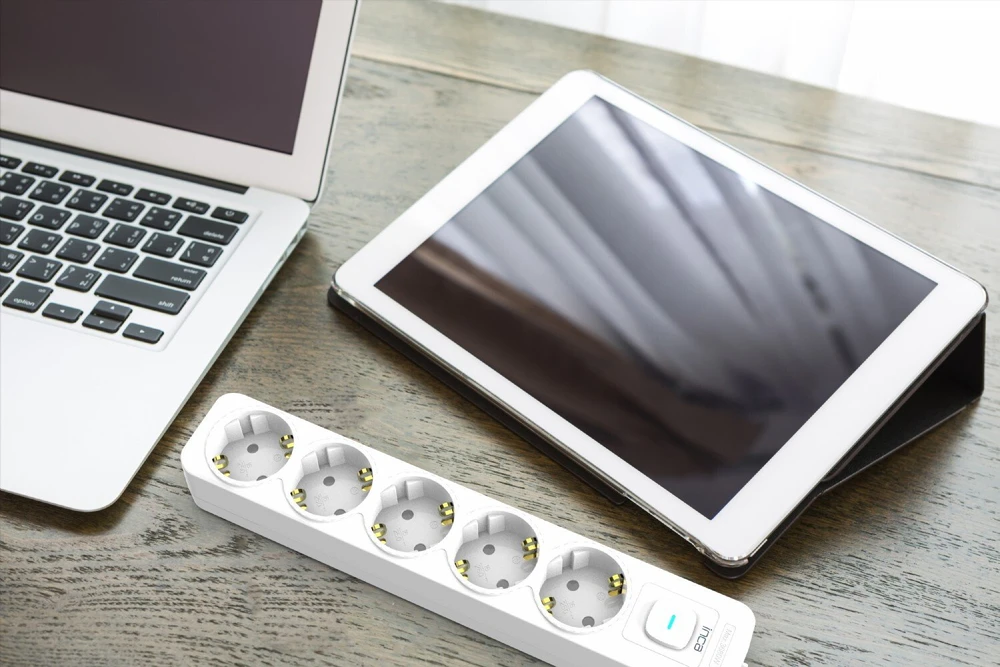 Inca INCA ilgintuvas IPW-44GB 5 lizdų, LED Anz. balta 1,5 m