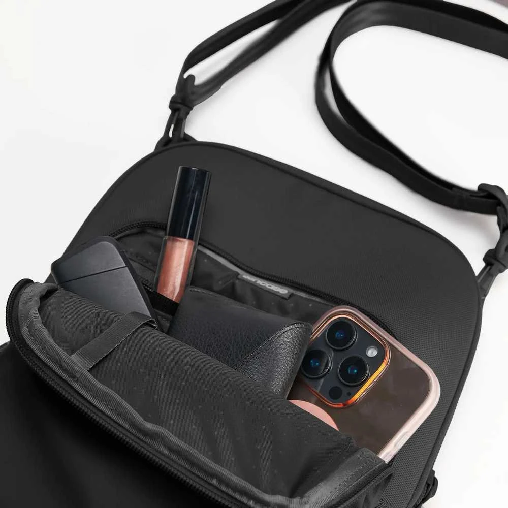 Incase A.R.C. Crossbody Bag - Juoda