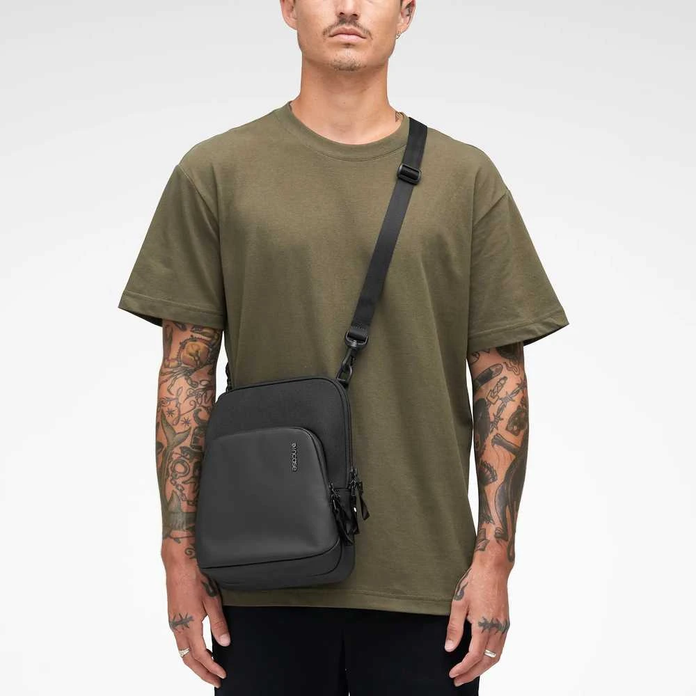 Incase A.R.C. Crossbody Bag - Juoda