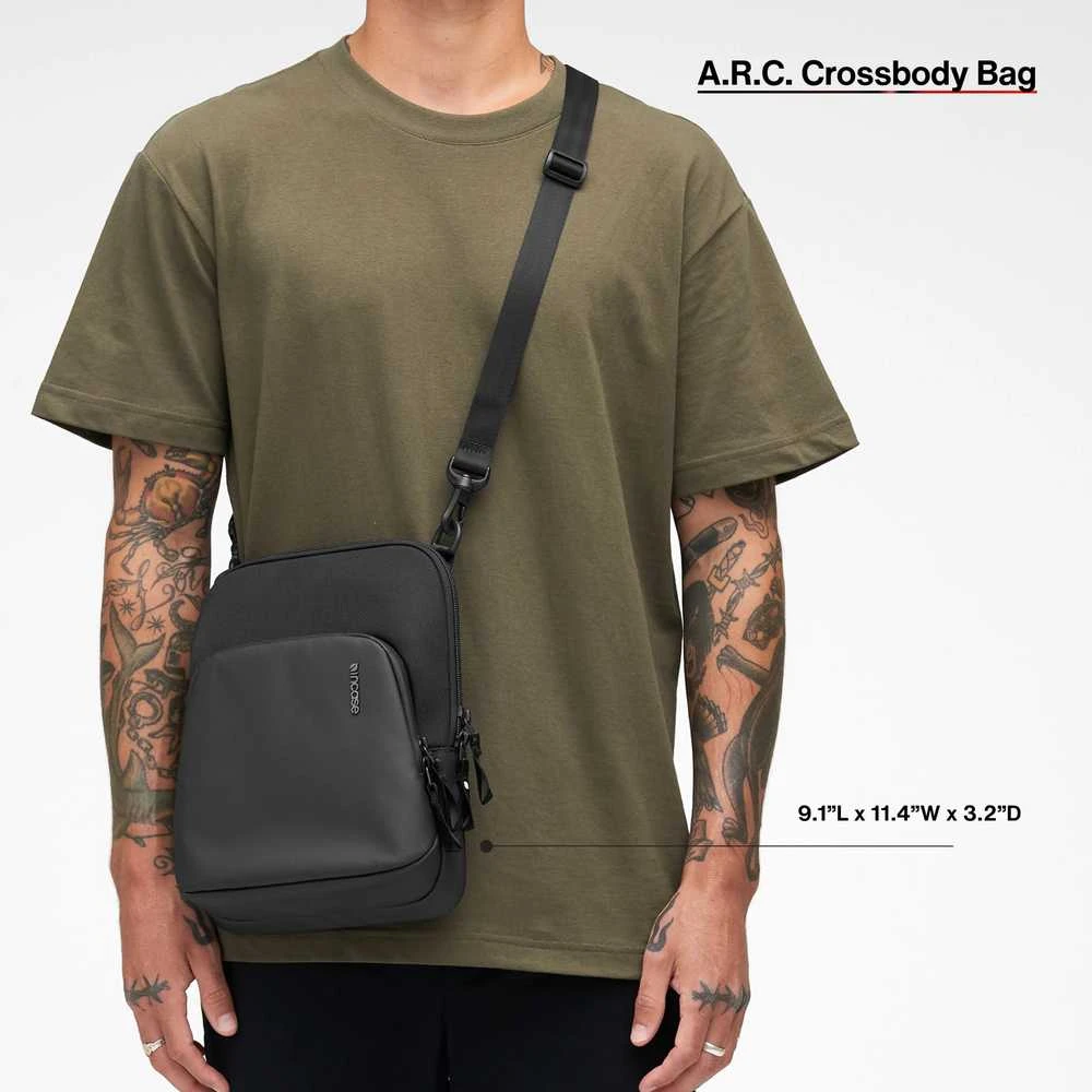 Incase A.R.C. Crossbody Bag - Juoda
