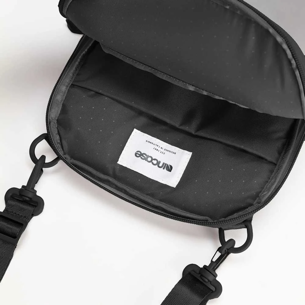 Incase A.R.C. Crossbody Bag - Juoda