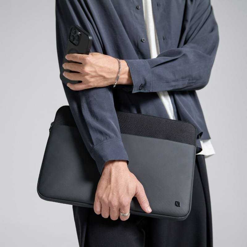 Incase A.R.C. Sleeve do MacBook Pro 16" (M4/M3/M2/M1/2024-2021) juoda