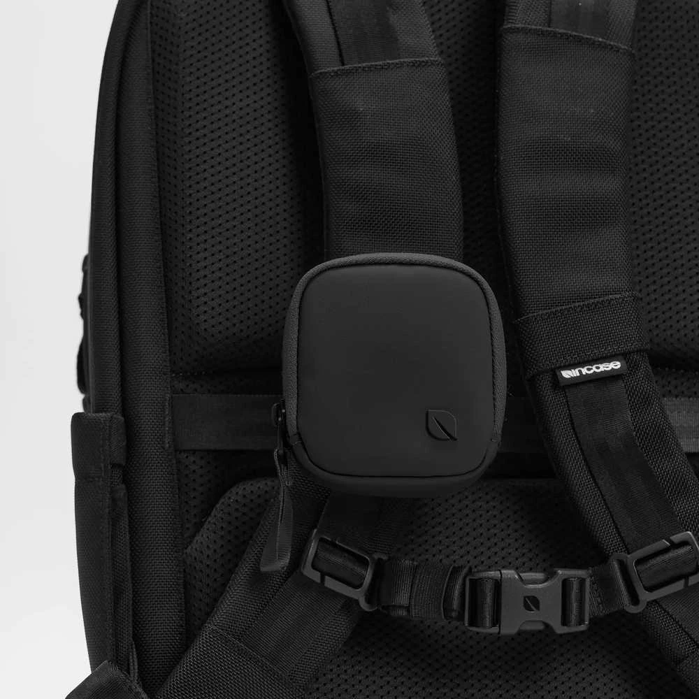 Incase A.R.C. „Zip“ dėklas – juodas