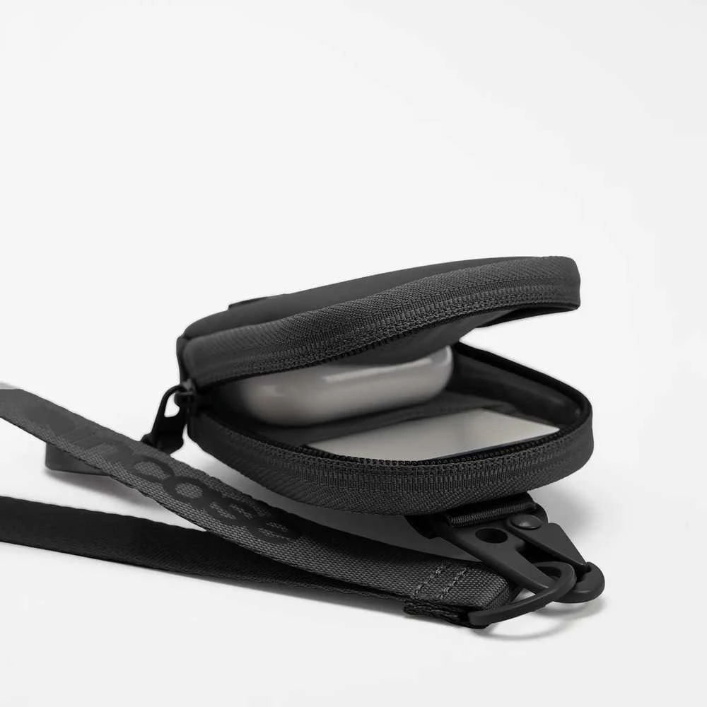 Incase A.R.C. „Zip“ dėklas – juodas
