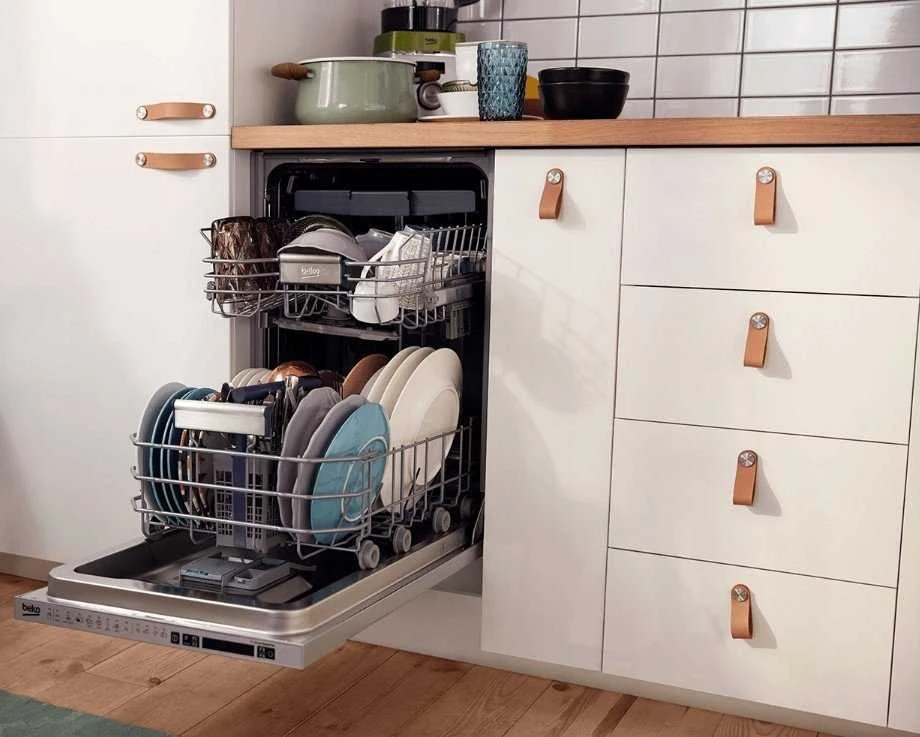 BEKO Indaplovė | BDIN36532 | Built-in | Plotis 60 cm | Number of place settings 15 | Number of programs 6 | Energy efficiency class D | Ekranas | Baltas