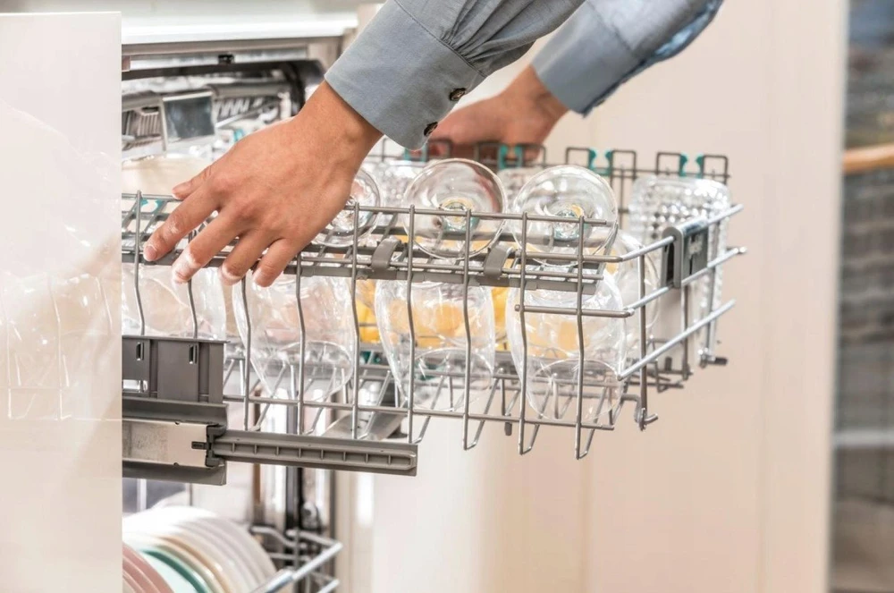 Indaplovė Gorenje GS643E90X | Pastatoma | Plotis 59.9 cm | 6 programos | E klasė| Ekranas | AquaStop funkcija | Sidabrinė