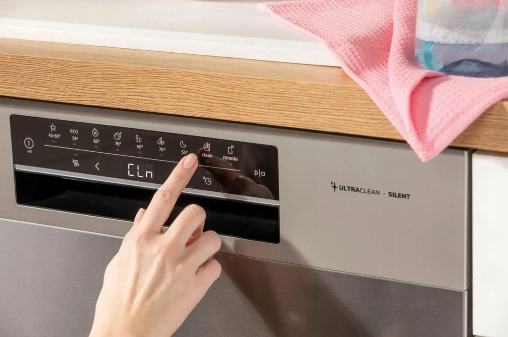 Indaplovė Gorenje GS643E90X | Pastatoma | Plotis 59.9 cm | 6 programos | E klasė| Ekranas | AquaStop funkcija | Sidabrinė