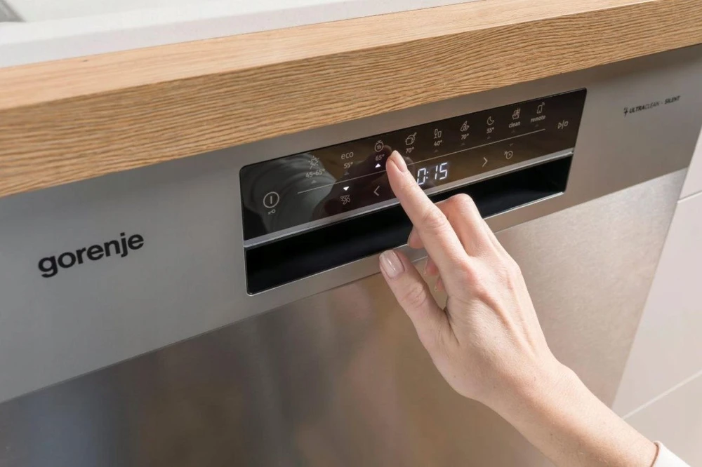 Indaplovė Gorenje GS643E90X | Pastatoma | Plotis 59.9 cm | 6 programos | E klasė| Ekranas | AquaStop funkcija | Sidabrinė