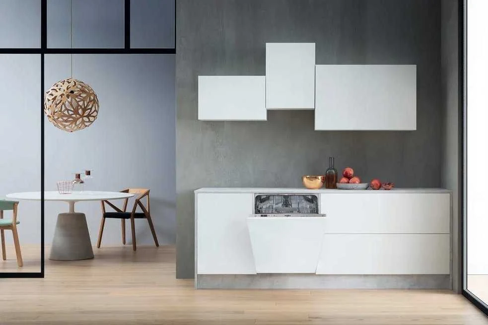 Įmontuojama indaplovė Whirlpool WSIC 3M27