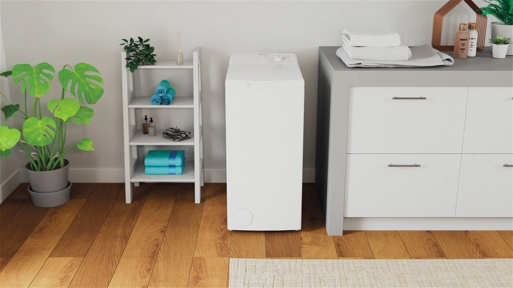 INDESIT | Skalbimo mašina | BTW L60400 EE/N | Energy efficiency class C | Top loading | Skalbimo talpa 6kg | 950 RPM | Gylis 60 cm | Plotis 40 cm | Baltas