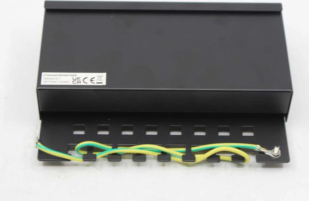 „Intellinet Network Solutions“ INTELLINET 8 prievadų „Cat6a“ FTP darbalaukio juodas