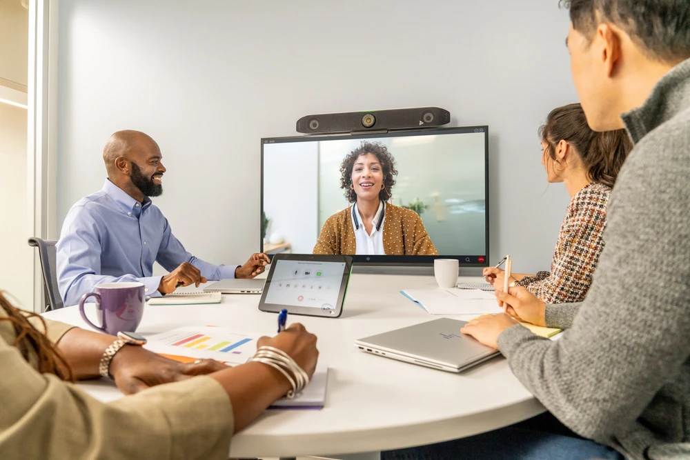 Internetinė kamera Poly Studio X52 Videobar All-in-One Baltas (8D8K2AA#ABB)