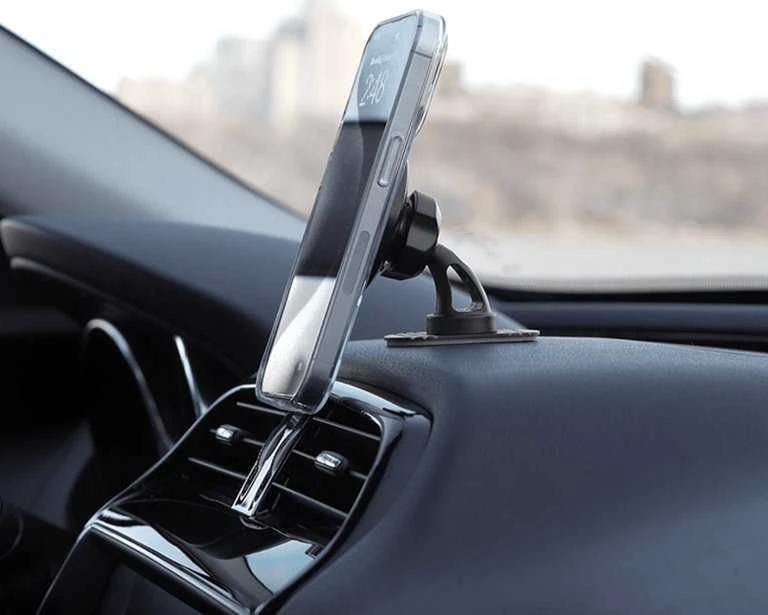 „iOttie iTap 3 MagSafe“ įleidžiamas laikiklis su magnetiniu žiedo adapteriu