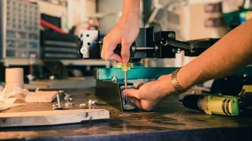 Grąžtas Bosch 27 dalių komplektas su atsuktuvas