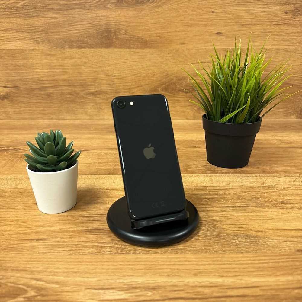 Apple Renewed Grade C | Apple iPhone SE (2022) | Midnight | 4.7 " | Retina IPS | 64 GB | 5G | iOS