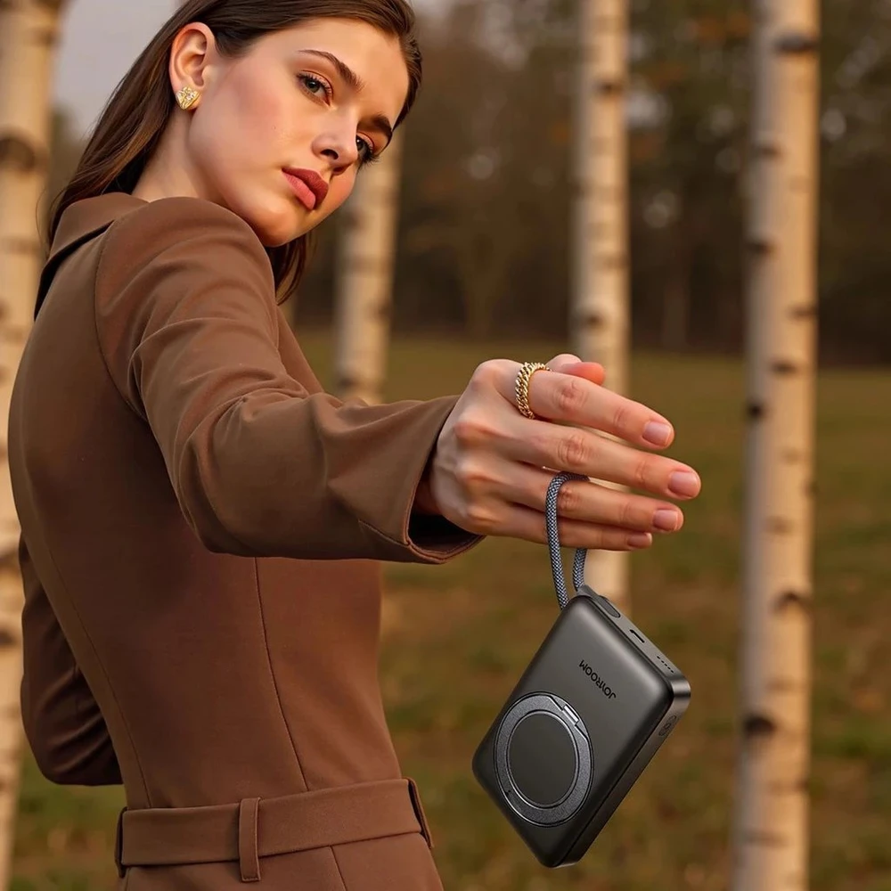 Joyroom JR-PBM02 išorinė baterija 22,5 W 10000 mAh 3in1 magnetinė indukcinė suderinama su „MagSafe“ su įmontuotu laidu – juodos spalvos