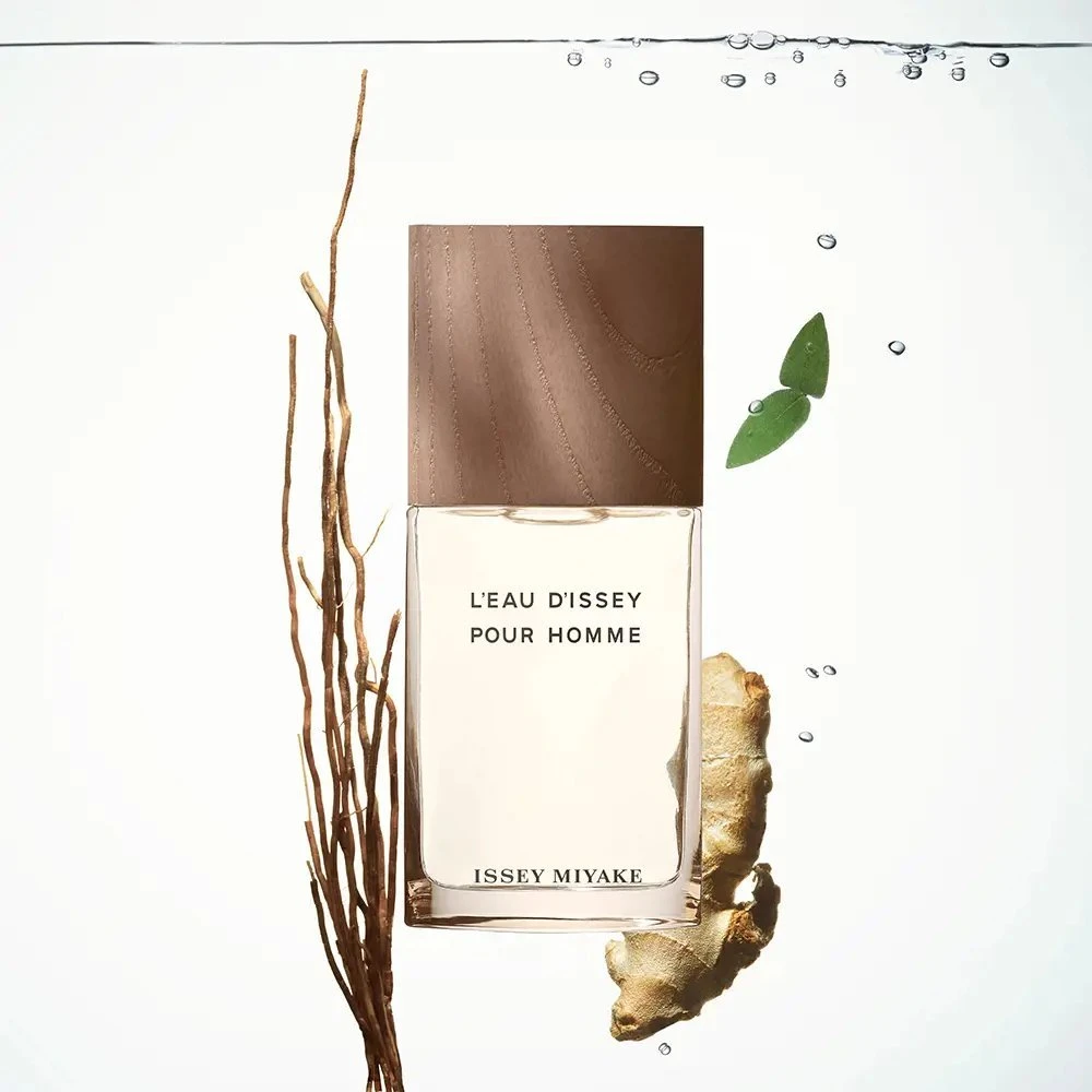 Kalėdinis 2023 m. rinkinys „Issey Miyake“: „L'Eau d'Issey Vetiver“ tualetinis vanduo vyrams, 50 ml + „L'Eau d'Issey Vetiver Hydrating“ dušo želė visiems odos tipams x2 vnt., 50 ml