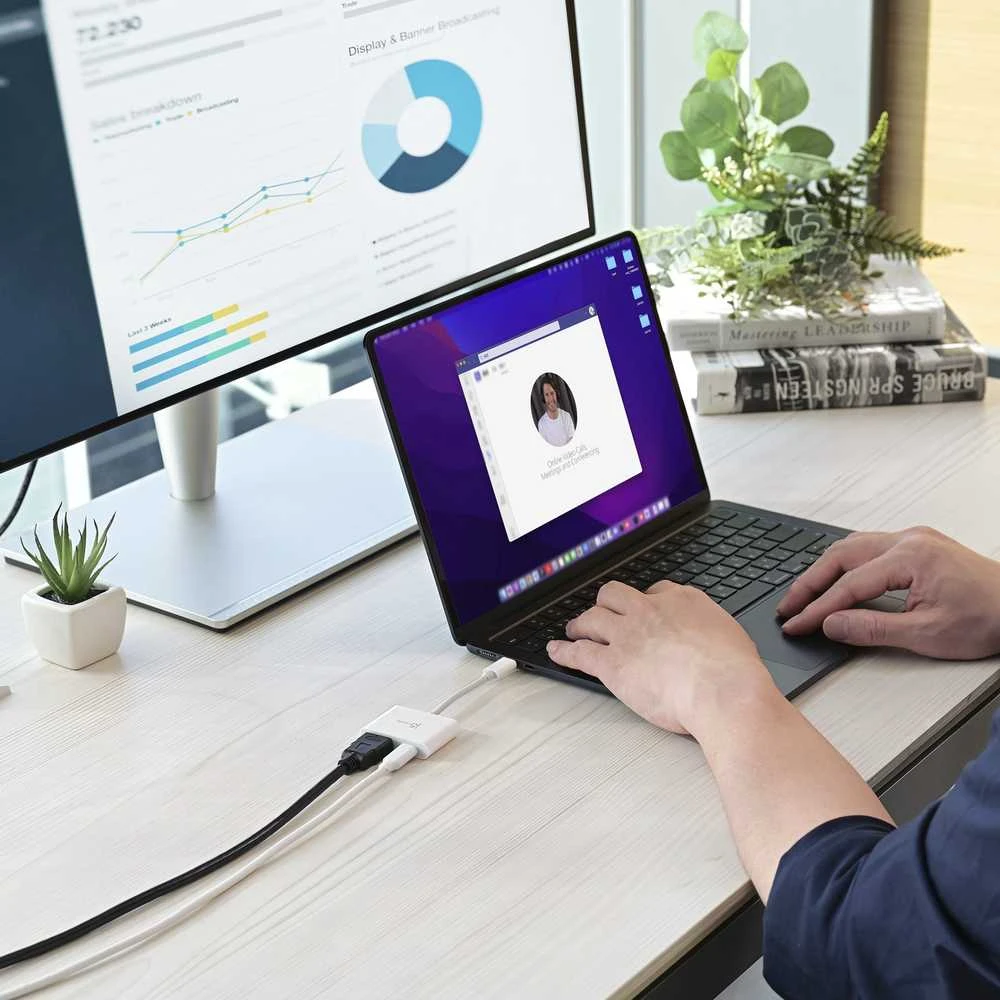 J5create adapteris prijungtas prie monitoriaus