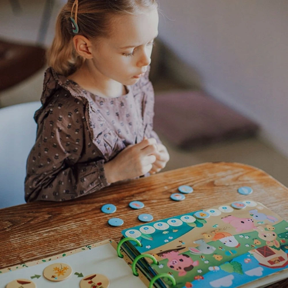 KNYGA Janod Busy Book Farma Užduočių knygelė J03339