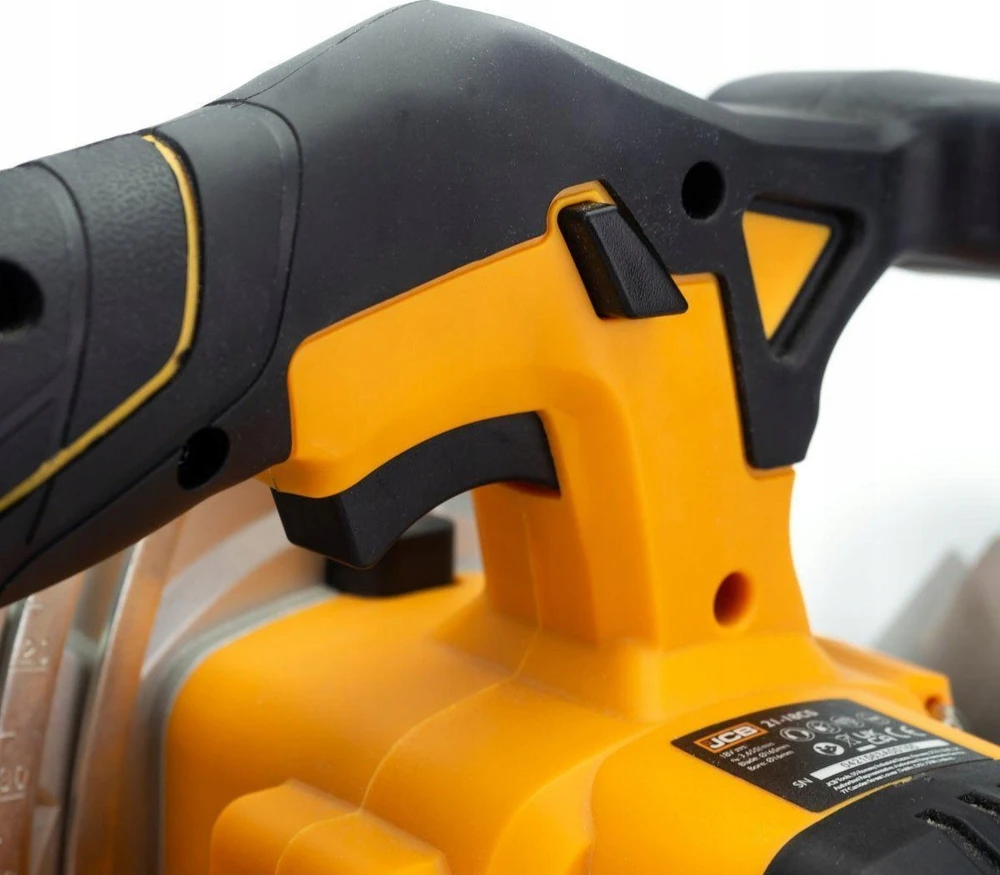 JCB diskinis pjūklas panardinamasis akumuliatorinis 18V 165mm (kompl.: akumuliatorius 2Ah, įkroviklis, krepšys)