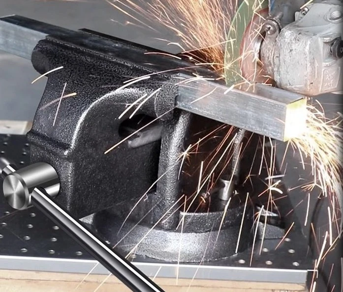 JCB Sukama ketaus spaustuvė su priekalu 8'' 200mm (S.G. ketus)