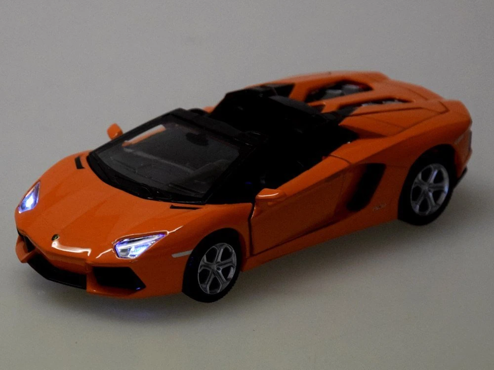 Jokomisiada automobilio metalinis modelis Lamborghini Aventador Roadster 1:32 interaktyvus ZA5053
