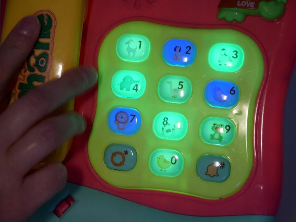 Jokomisiada Spalvingas mygtukinis telefonas groja melodijas ir šviesas ZA4625