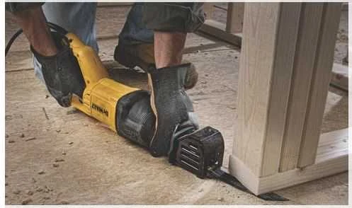 Elektrinis tiesinis pjūklas DeWalt DWE305PK (1100W)