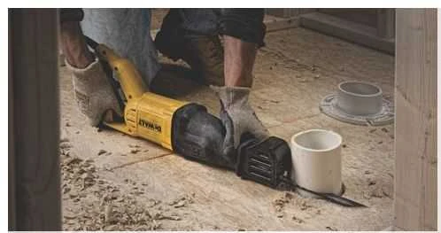 Elektrinis tiesinis pjūklas DeWalt DWE305PK (1100W)