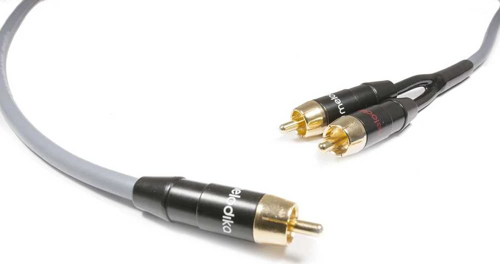 Melodika RCA laidas su trimis kištukais