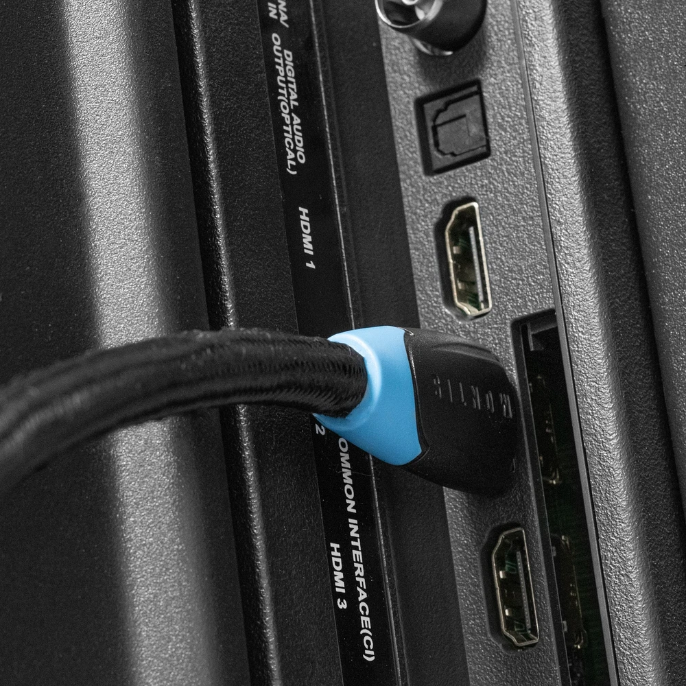Montis HDMI laidas prijungtas prie televizoriaus