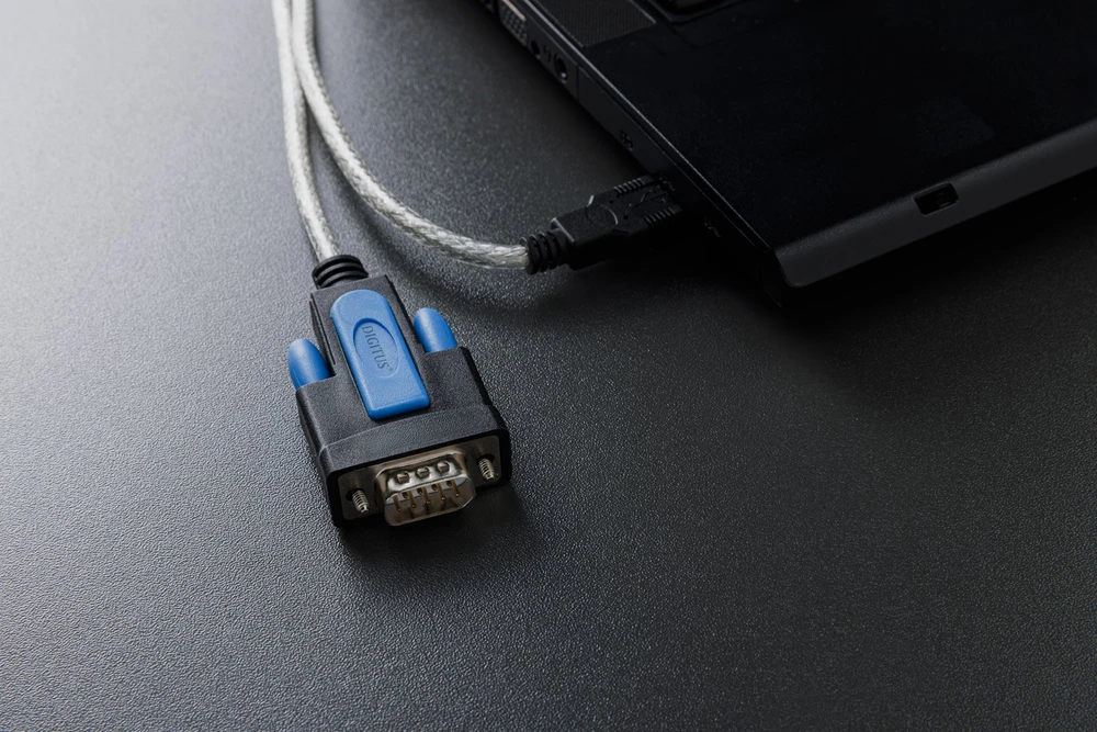 „Digitus“ kabelis USB 2.0–RS232 (db9) adapteris | FTDI (ft232rnl) lustų rinkinys | PVC, skaidrus | prisukamas tvirtinimas | 1,8 m