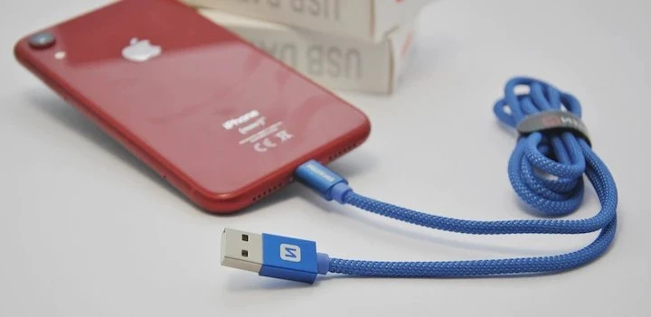 Swissten Textile Fast Charge 3A Lightning Data ir įkrovimo kabelis 1,2m