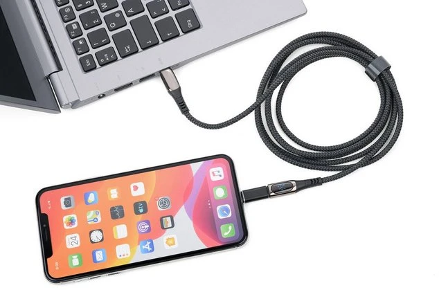 Kabelis USB Troika USB-C - USB-C + Lightning 2 m Juodas (CBL20/BK)